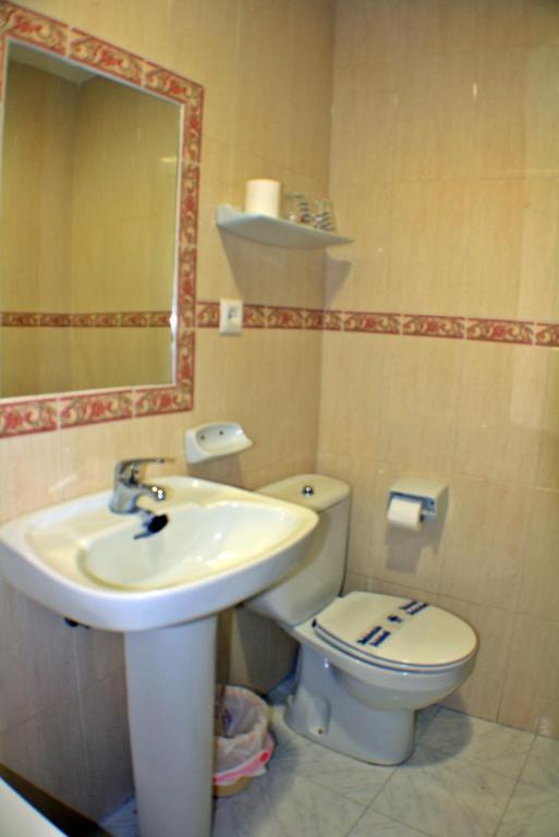 Hostal Carlos I La Línea de la Concepción Oda fotoğraf